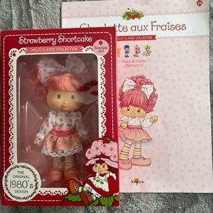 Altaya peach blush berrykin reproduction doll with French booklet